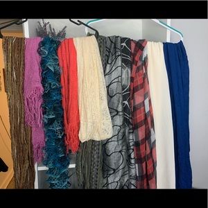 Lot of 8 scarves